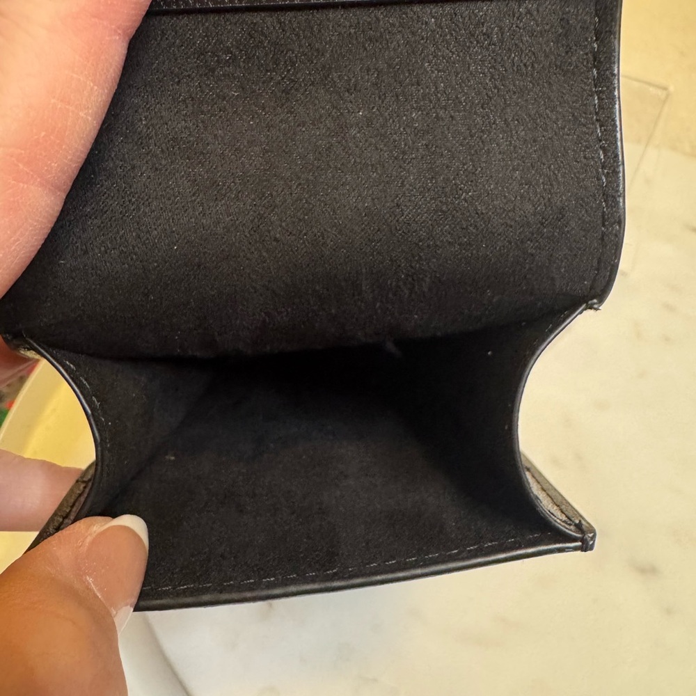 ❣️Buyer Appreciation❣️READ👇 Valentino Sunglasses w/ Crossbody Bag MSRP $799 - Picture 10 of 16